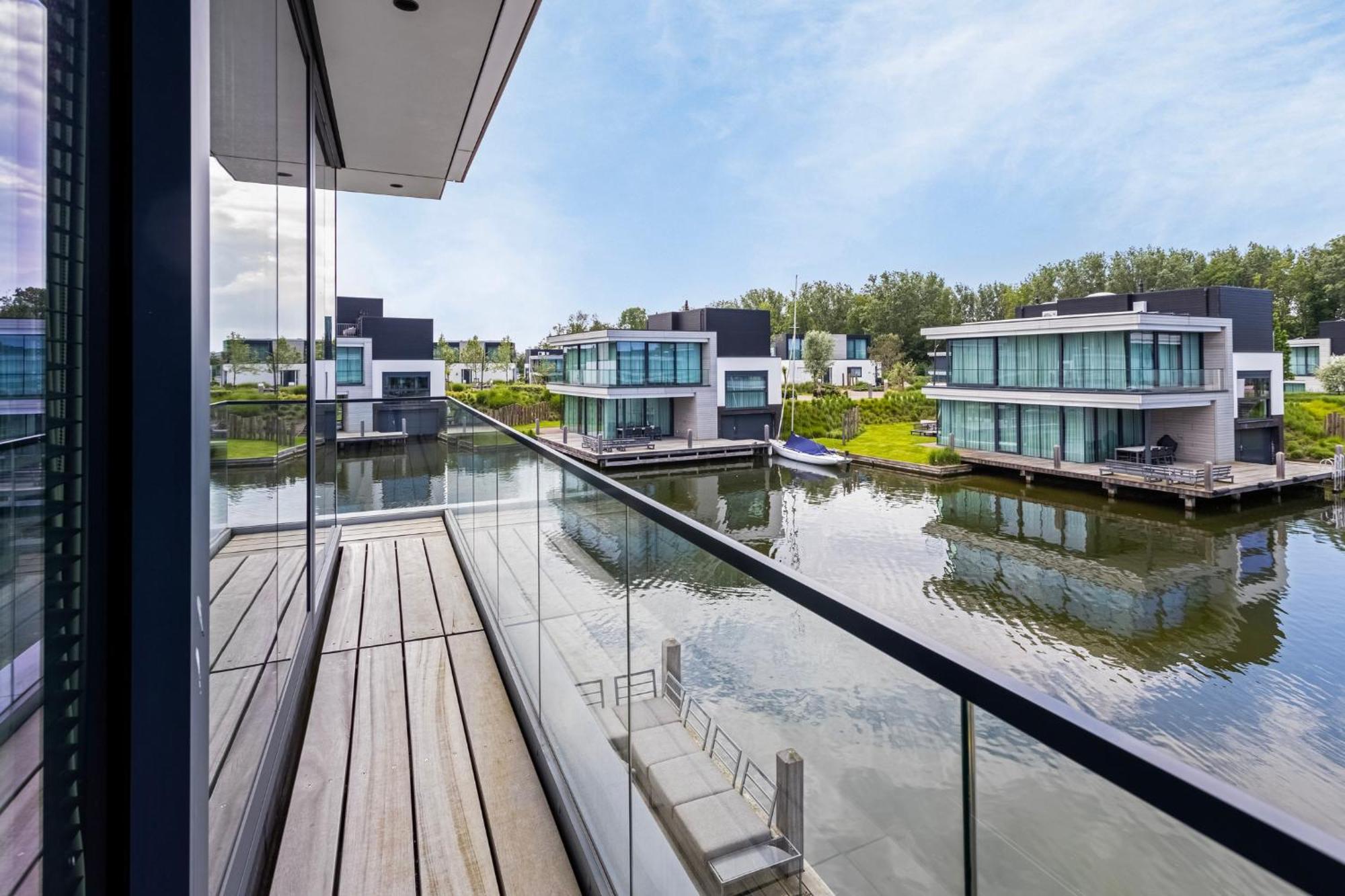 Lake House With Dock At Lake Veere, Zeeland Arnemuiden Exterior photo